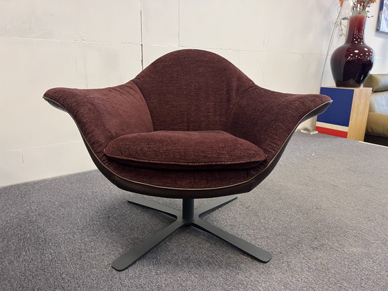 Image 1 of Label Seat 24 Low Swivel armchair