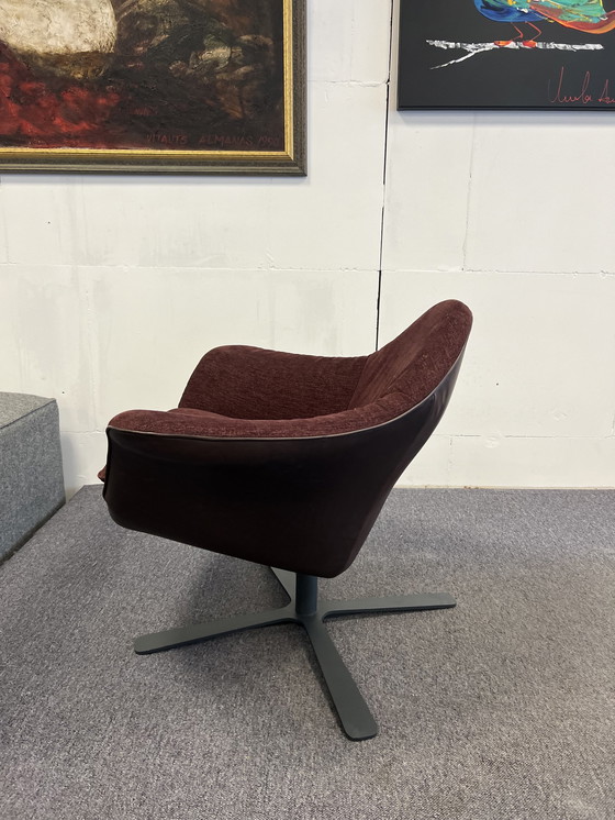 Image 1 of Label Seat 24 Low Swivel armchair