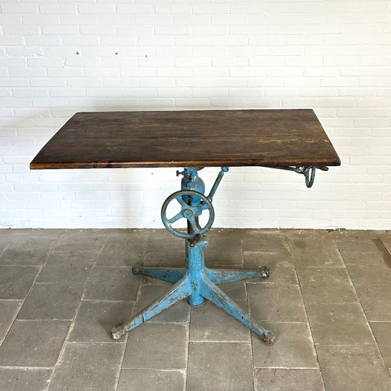 Image 1 of Brocante vet treatment table.