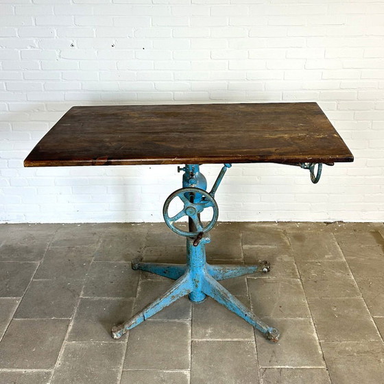 Image 1 of Brocante vet treatment table.