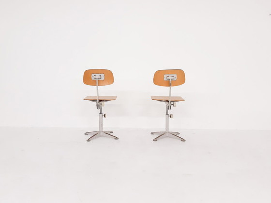 Image 1 of 2x Ahrend de Cirkel drafting stools