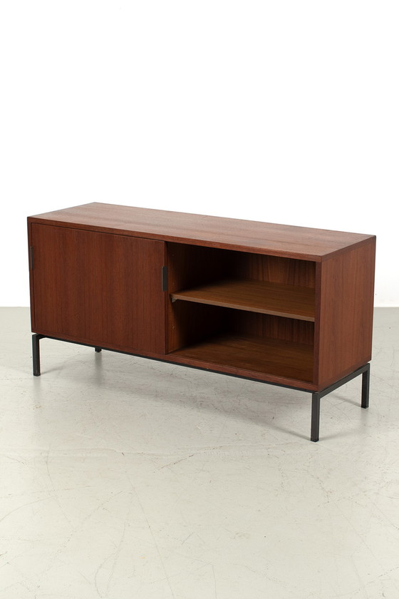 Image 1 of Elegante piccola credenza vintage 69521