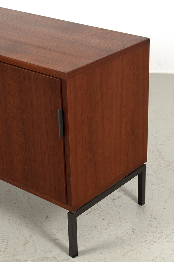 Image 1 of Elegante piccola credenza vintage 69521