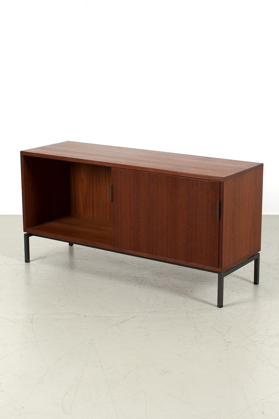 Image 1 of Elegante piccola credenza vintage 69521