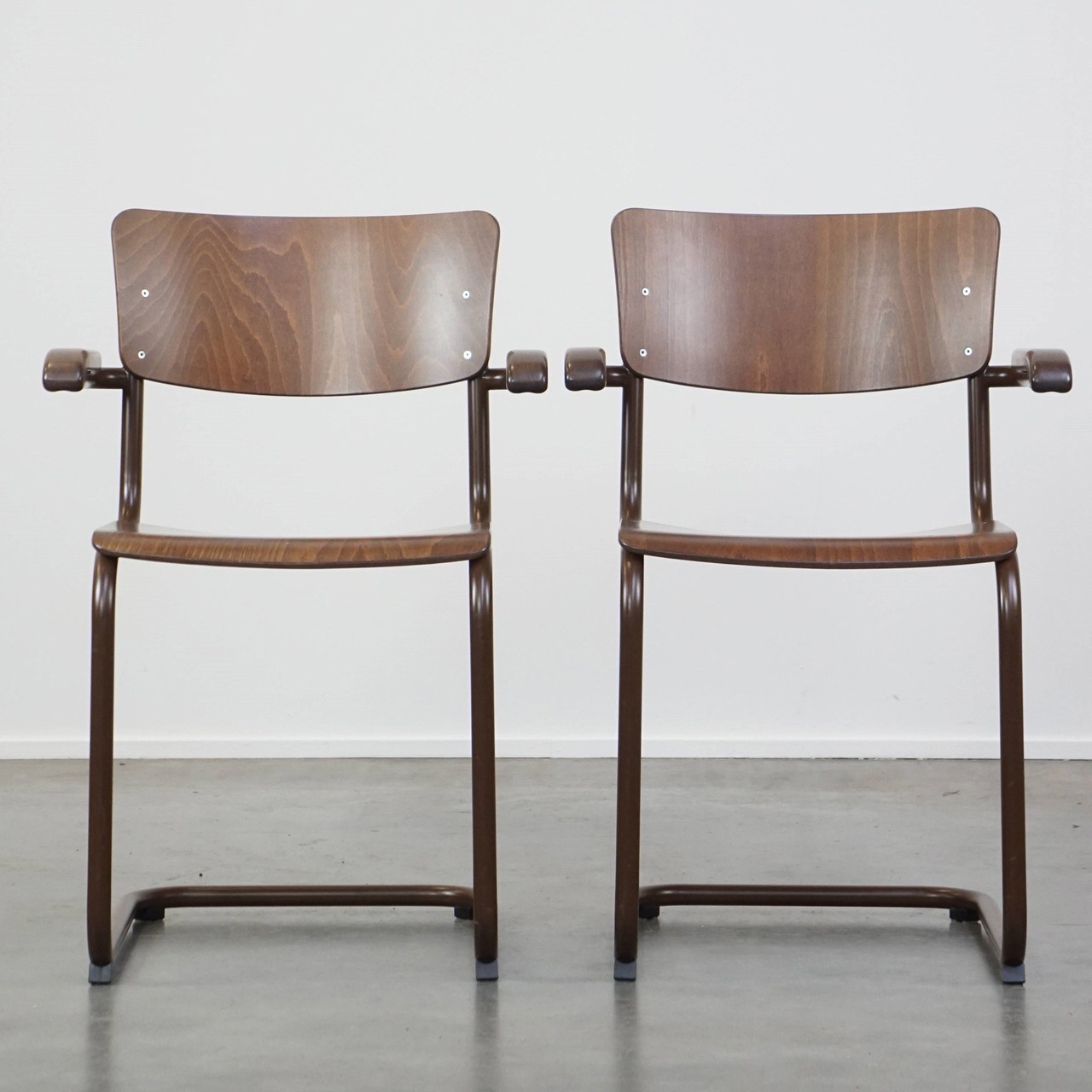 2 X Thonet Model S43 Dining Room/ Side Chair With Armrests | €710