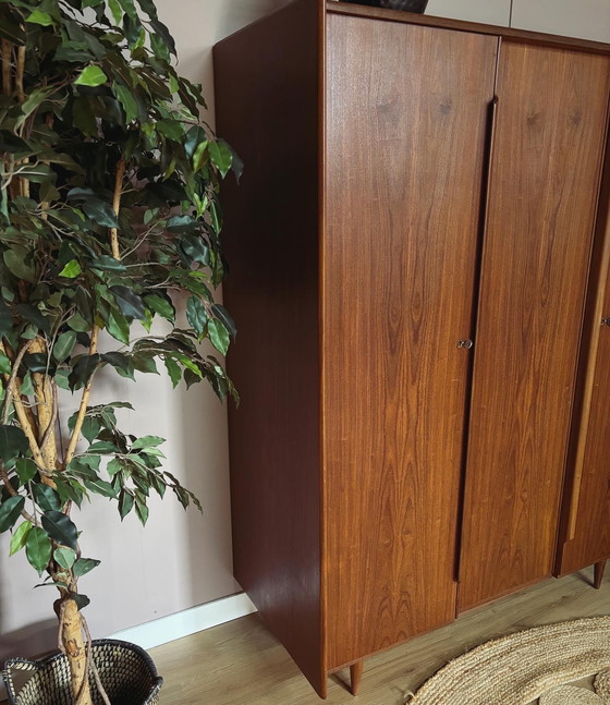 Image 1 of Armoire design vintage en teck