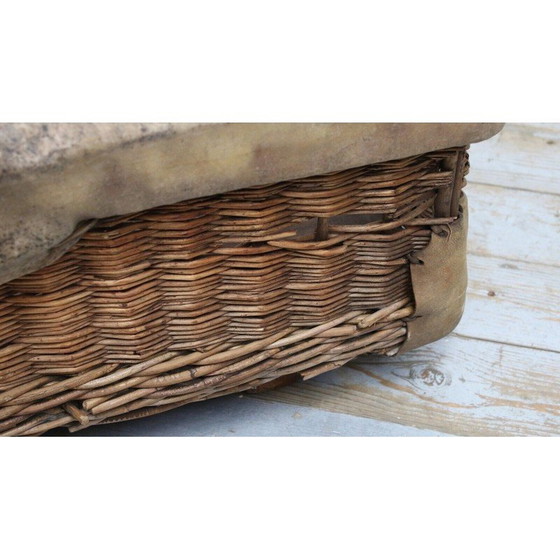 Image 1 of Caja de cesta antigua con sello del gobierno militar británico "Crown ER 1952"