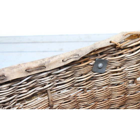 Image 1 of Caja de cesta antigua con sello del gobierno militar británico "Crown ER 1952"