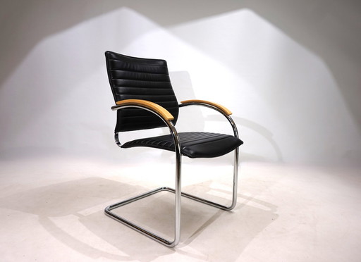 Chaise de salle à manger Thonet S74 en cuir par Josef Gorica, 1990