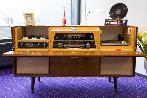 Philips F8X82A Luxury Radiogramophone Cabinet: 1959