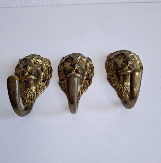 Image 1 of 3 ganci corti vintage a forma di leone in ottone