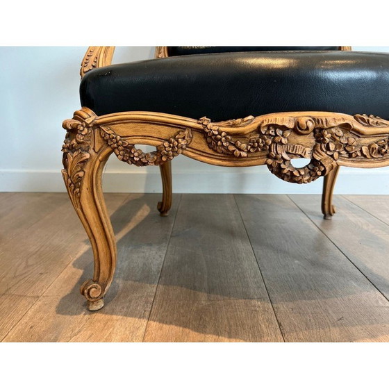 Image 1 of Vintage Queen's armchair in carved walnut and leather with gold trim, 1950
