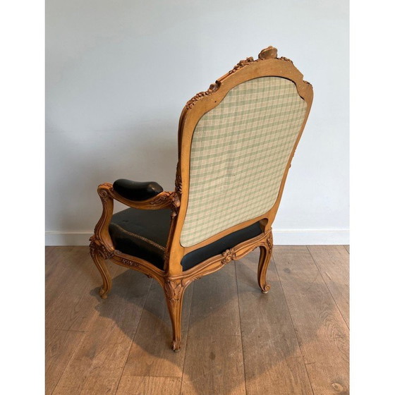 Image 1 of Vintage Queen's armchair in carved walnut and leather with gold trim, 1950