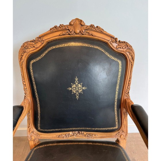 Image 1 of Vintage Queen's armchair in carved walnut and leather with gold trim, 1950