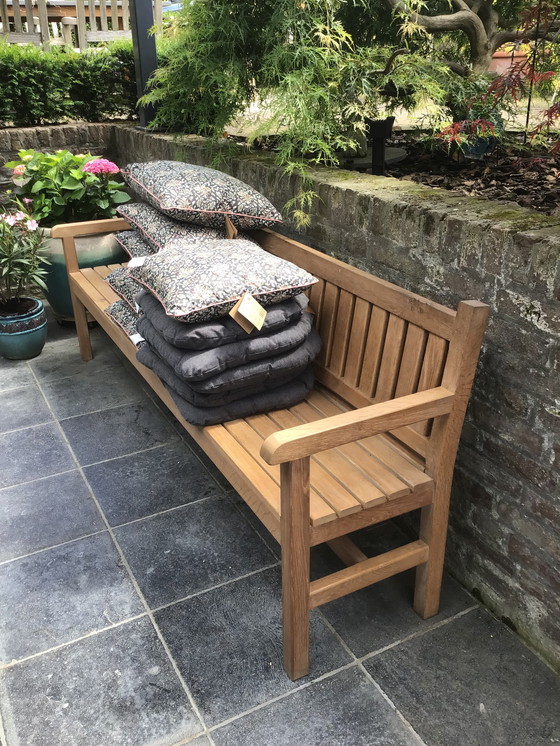 Image 1 of Solid oak garden bench/bench