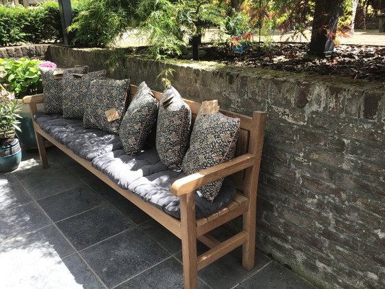 Image 1 of Solid oak garden bench/bench