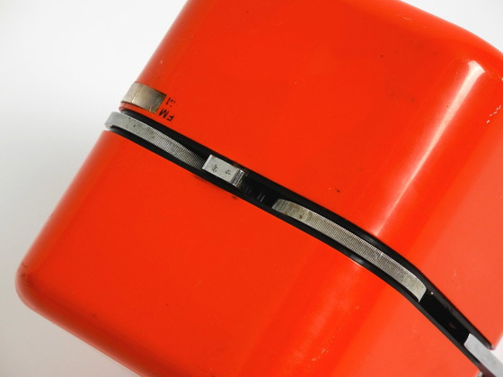 Image 1 of La leggendaria radio Orange Cube di Dario e Mario Bellini per Siemens del 1968 | Rk 501 Alpha 2 | Un classico del design realizz