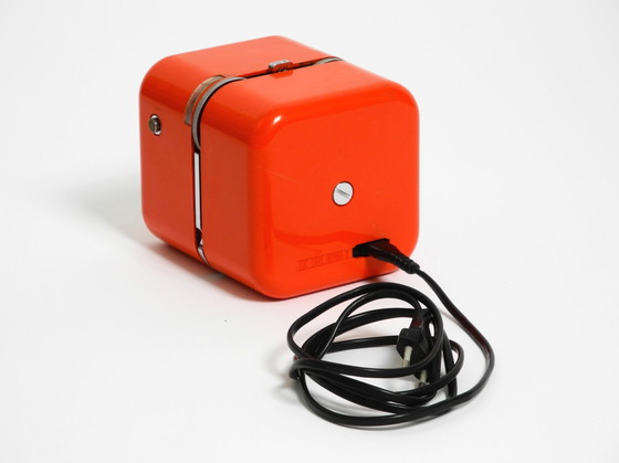 Image 1 of La leggendaria radio Orange Cube di Dario e Mario Bellini per Siemens del 1968 | Rk 501 Alpha 2 | Un classico del design realizz