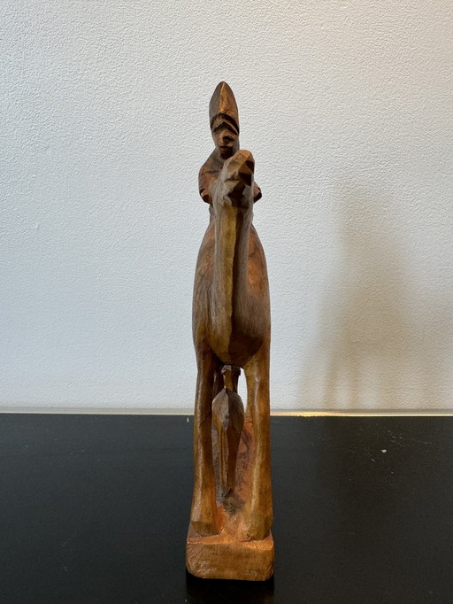 Sculpture en bois homme sur chameau