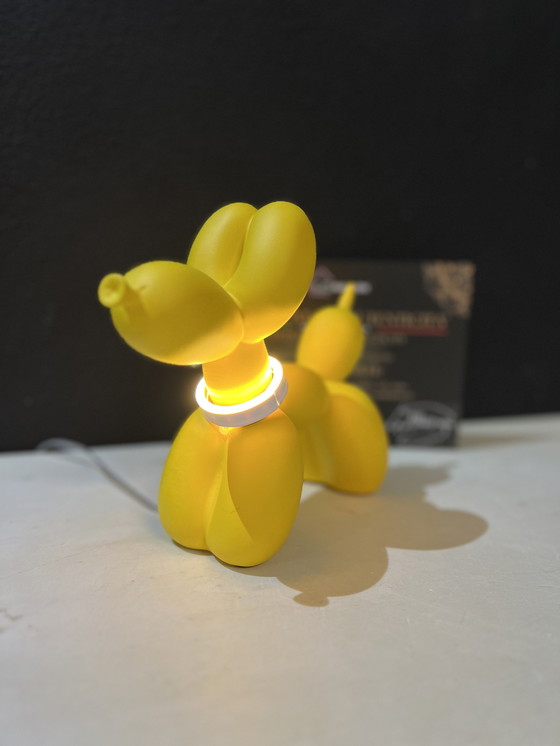 Image 1 of Lampada a LED con anello giallo a forma di palloncino per cani, decorazione per la casa