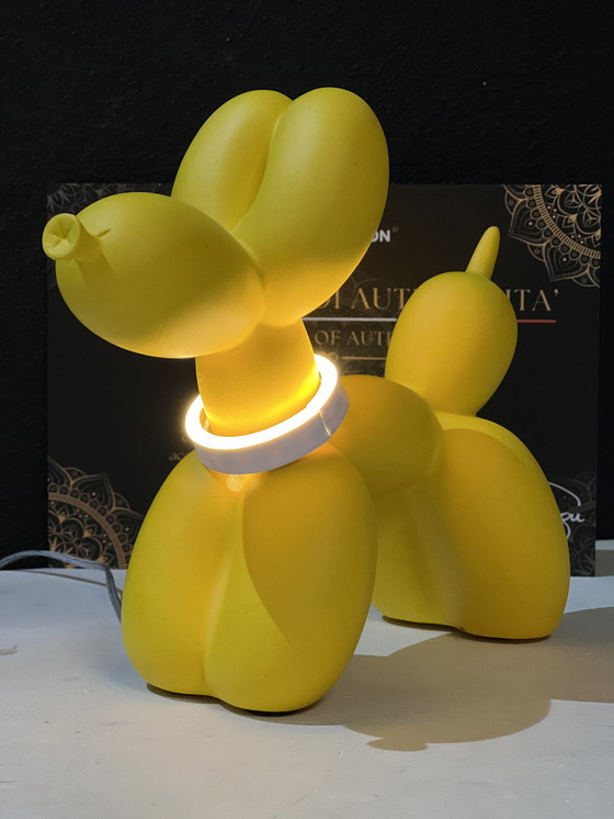 Image 1 of Lampada a LED con anello giallo a forma di palloncino per cani, decorazione per la casa
