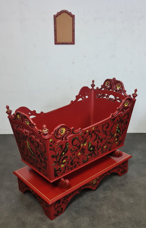 Vintage Hindeloopen Cradle