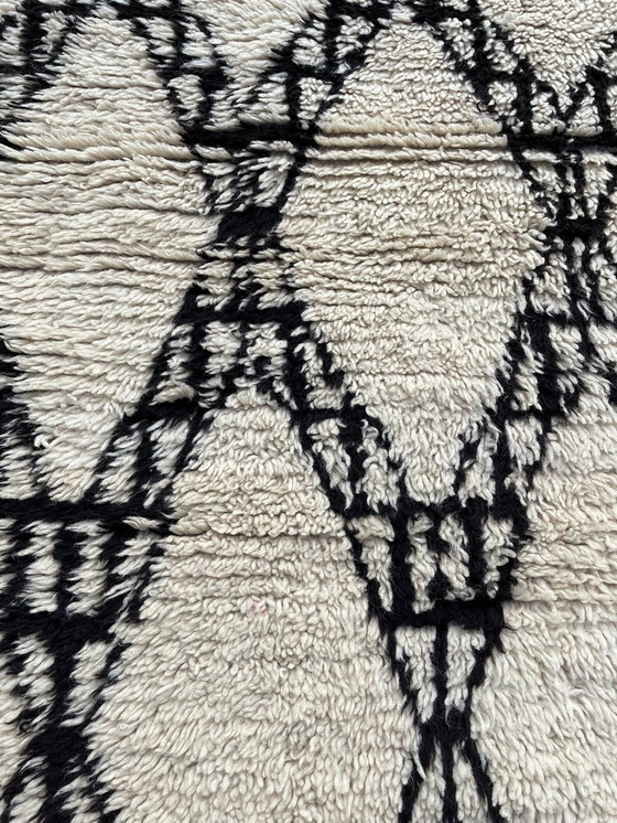 Image 1 of Tapis berbère marocain Beni en laine, noir et blanc