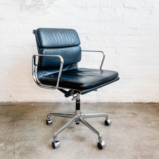 Vitra - Ea 217 Soft Pad - Office swivel chair - Black leather