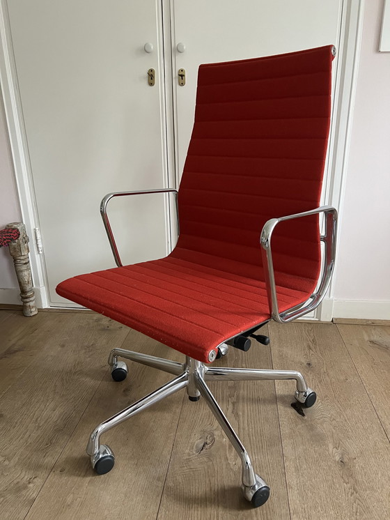 Image 1 of Chaise de bureau Vitra Charles Eames