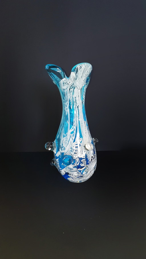 Vase en verre d'art polylobée