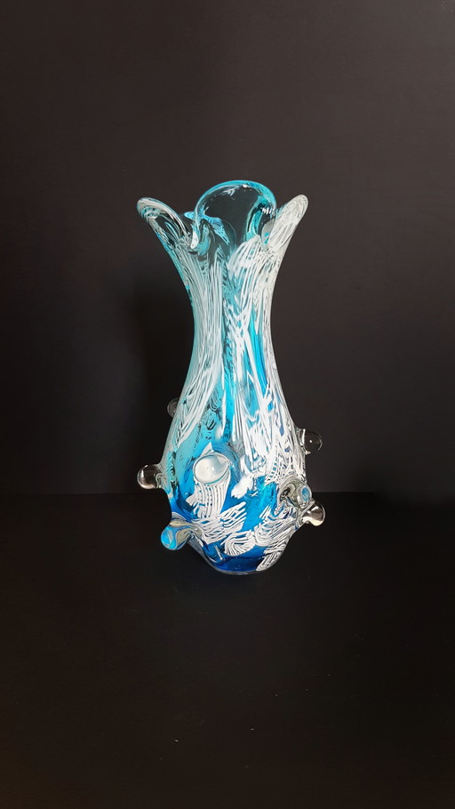 Vase en verre d'art polylobée