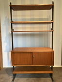 Libreria vintage con struttura in metallo antracite