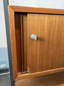 Libreria vintage con struttura in metallo antracite