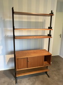 Libreria vintage con struttura in metallo antracite