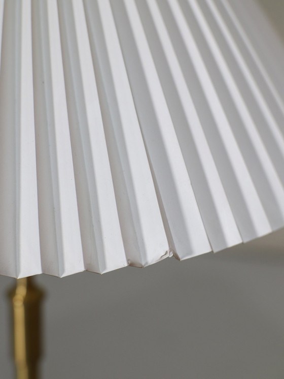 Image 1 of Lampada da tavolo Le Klint 328, paralume plissettato in ottone vintage danese