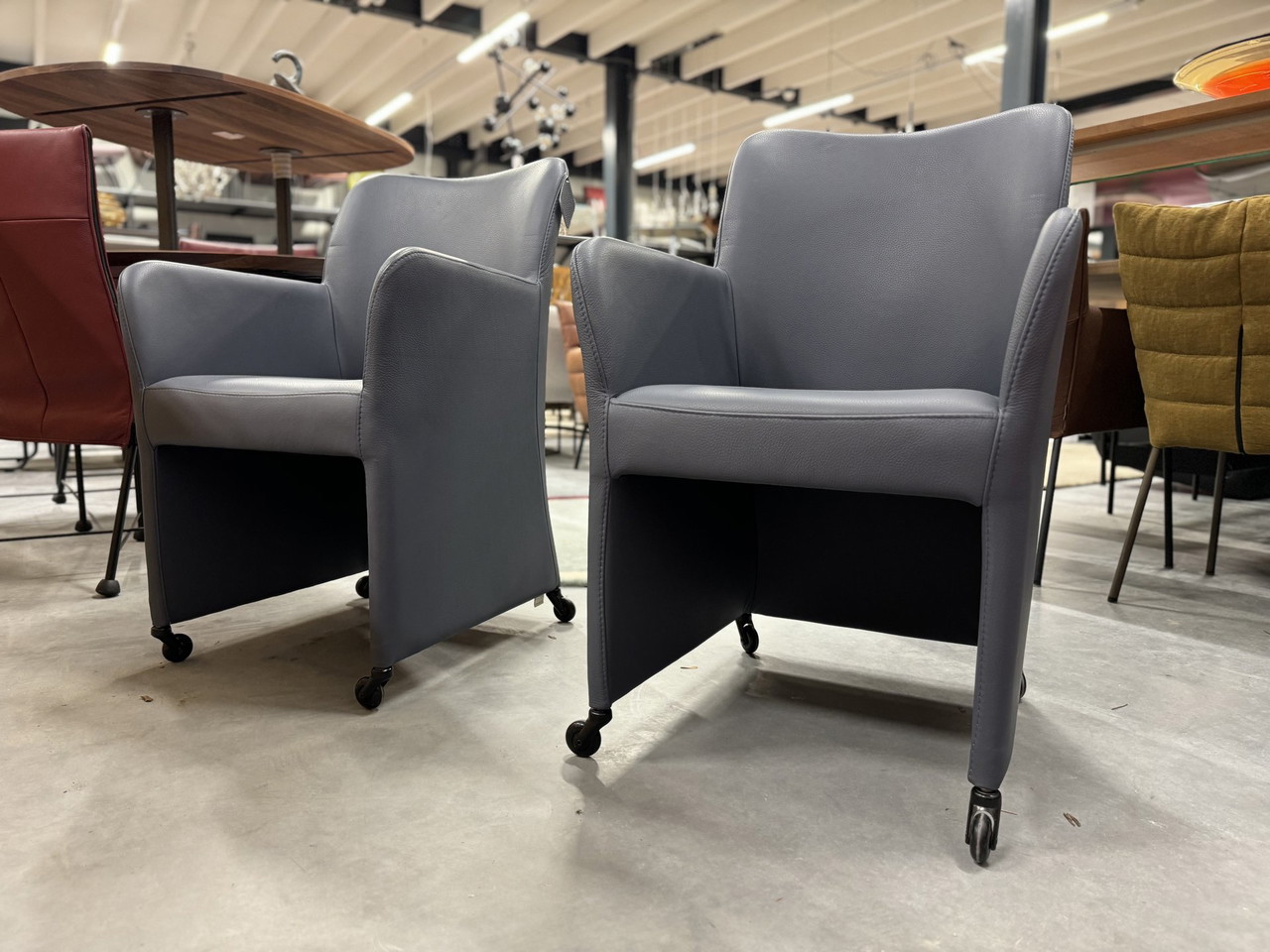4 Bert plantagie Lambada dining chairs on wheels blue