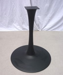 Tavolo rotondo vintage con base a tulipano