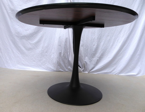 Image 1 of Table ronde vintage avec base tulipe