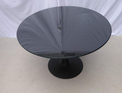 Vintage round table with tulip base