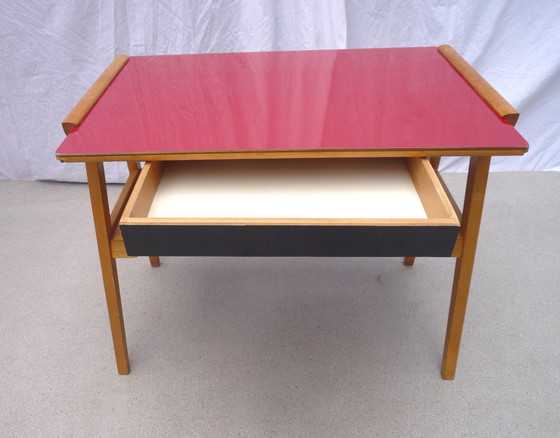 Image 1 of Petit bureau d'enfant vintage