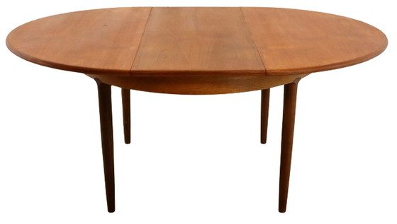 Image 1 of Table de salle à manger ronde extensible 'Cheetham' vintage