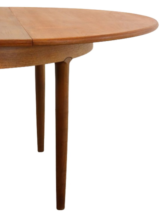 Image 1 of Table de salle à manger ronde extensible 'Cheetham' vintage