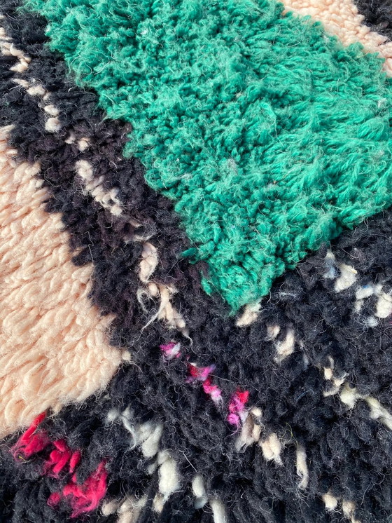 Image 1 of Tapis berbère marocain en laine colorée
