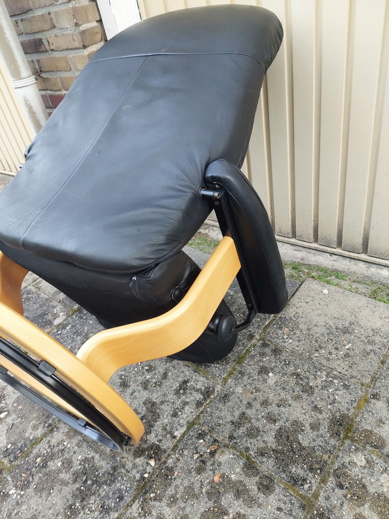 Image 1 of Fauteuil inclinable Stressless avec pouf