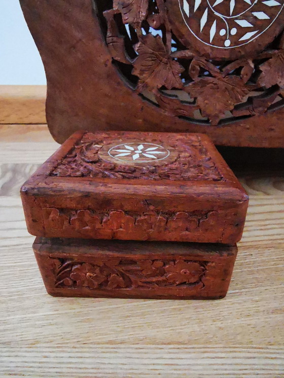 Image 1 of Portariviste, anni '70. India, intagliato a mano con intarsi