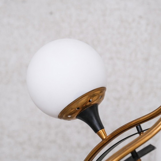 Image 1 of Lampadario vintage in ottone e vetro opalino, Italia 1950