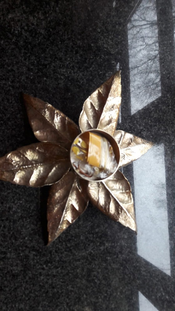 Image 1 of Massive Leaf Lamp Gold