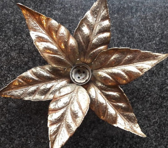 Image 1 of Massive Leaf Lamp Gold