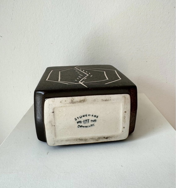 Image 1 of Vaso in gres Okela Stoneware Danimarca, vintage, finitura opaca, graffito, illustrazione di mela/zucca, anni '70