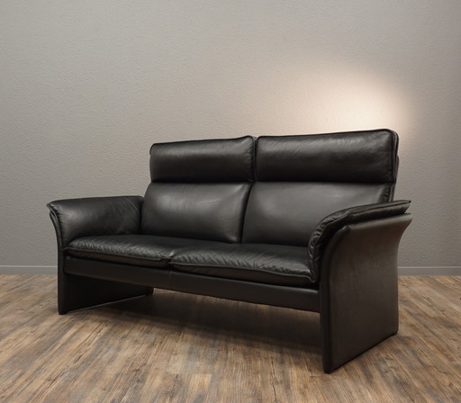 THREE POINT Scala | black | Classically elegant 2.5 seater leather sofa